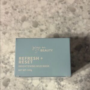 NWT & sealed Refresh + Reset Brightening Mud Mask from Glow on 5th Beauty 100 g